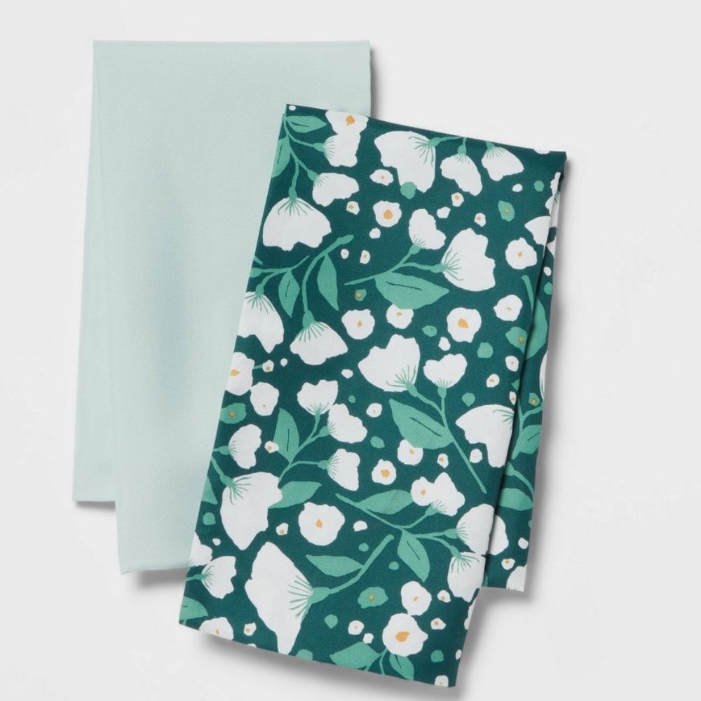 Room Essentials 2pk full body pillow cases floral green